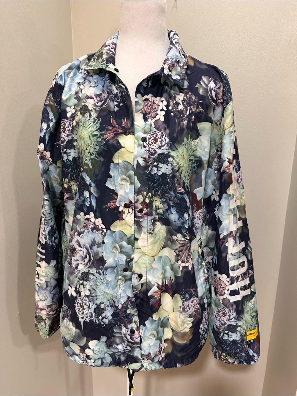 Herschel Supply Company Navy Floral Button-Down Windbreaker Jacket. Size M.